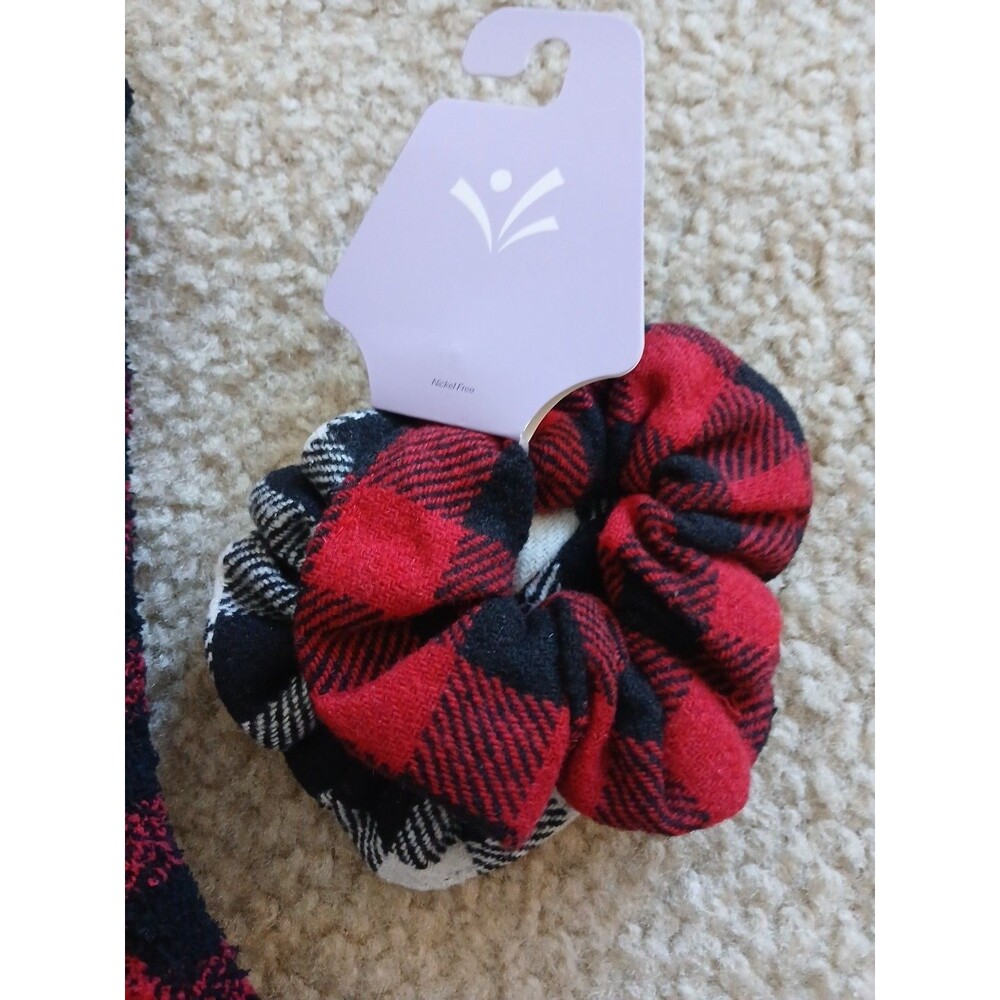 Maurcies Women’s Crew Socks Soft 1 pair & blk/red plaid hair scrunchy 2pk - Picture 3 of 7